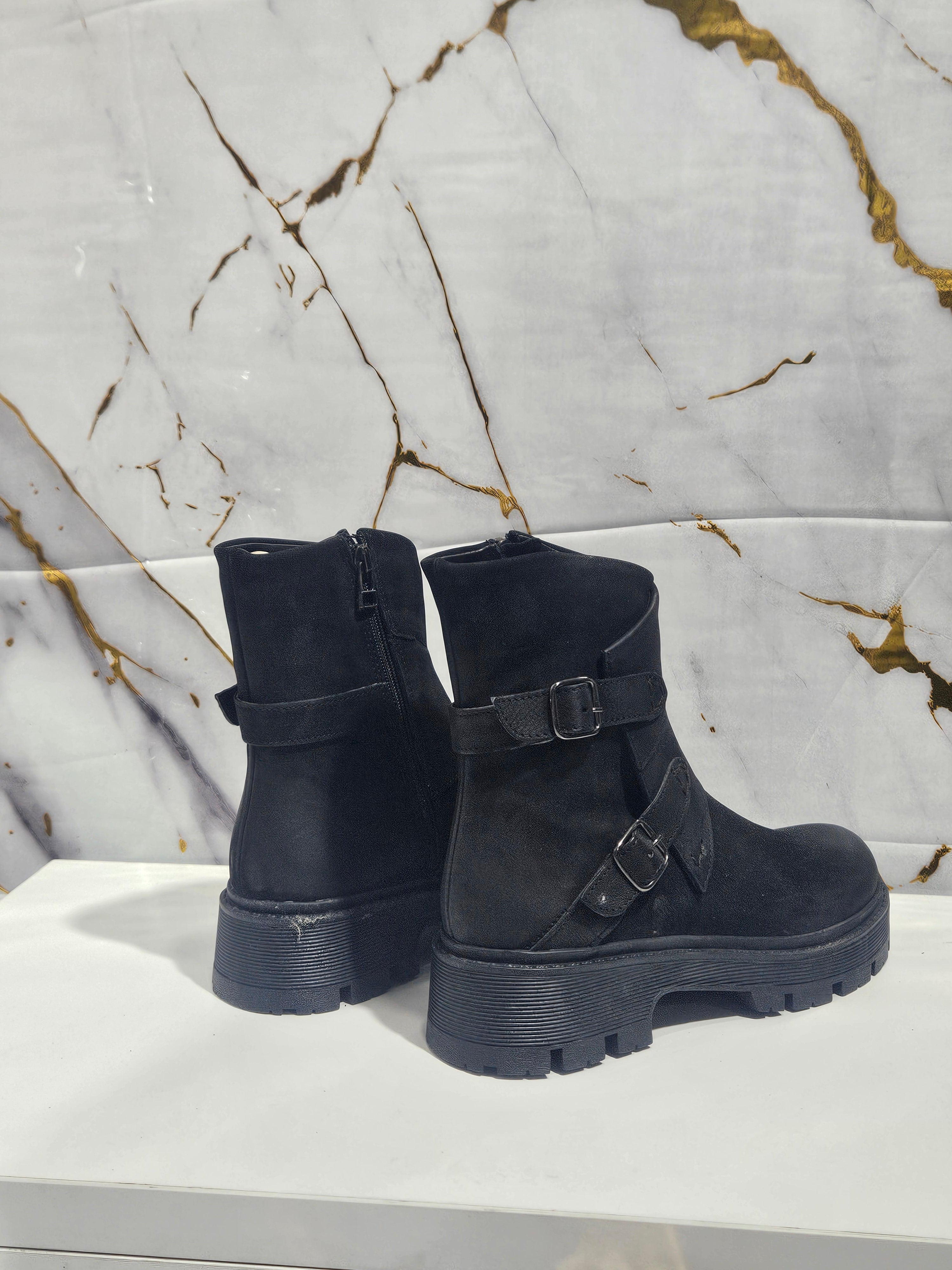 GINGER NERO AVA NEBUK