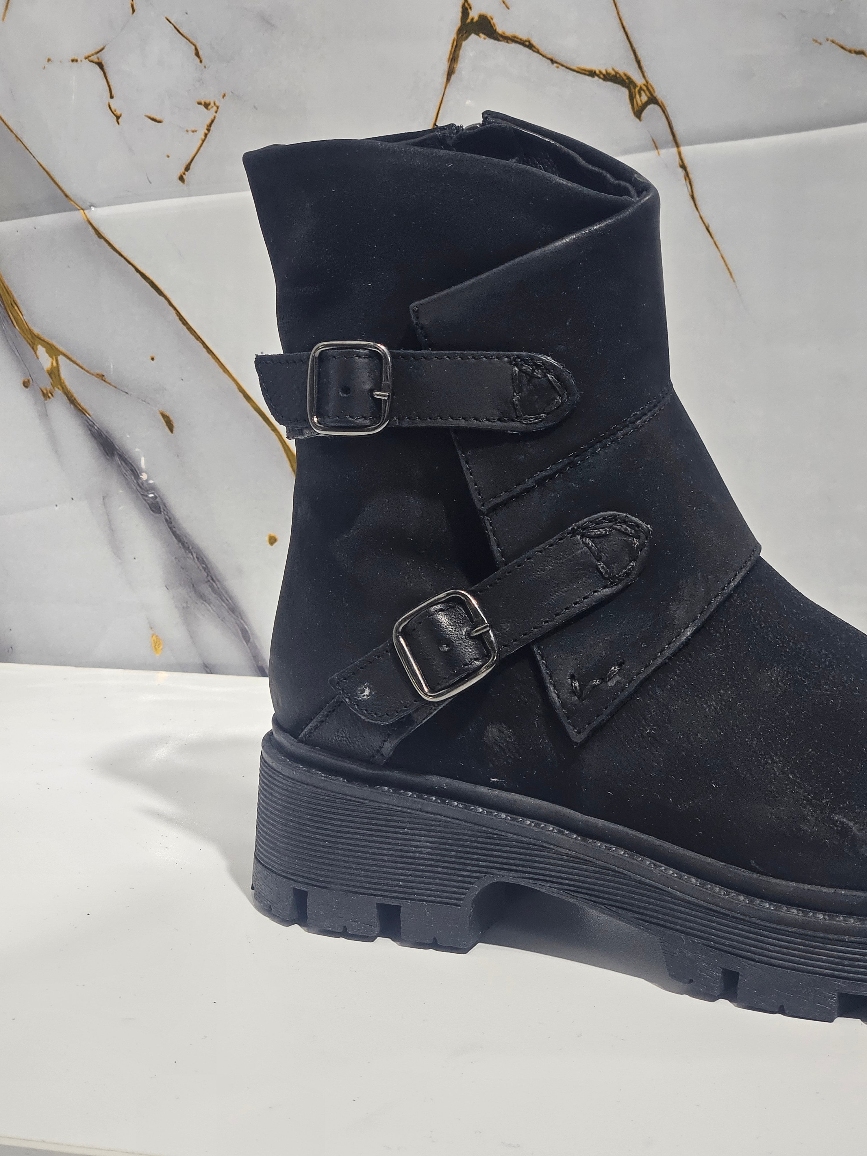 GINGER NERO AVA NEBUK