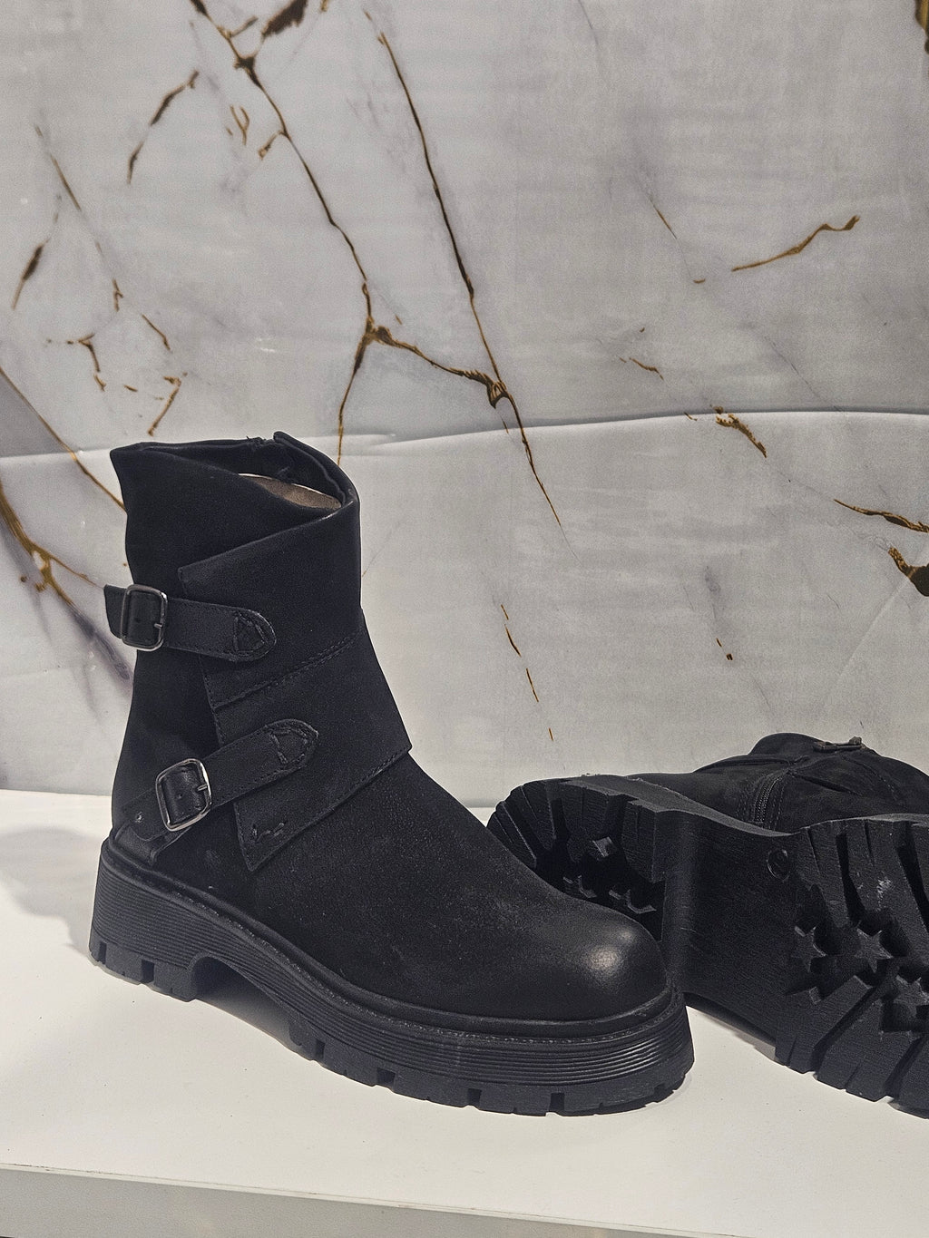 GINGER NERO AVA NEBUK