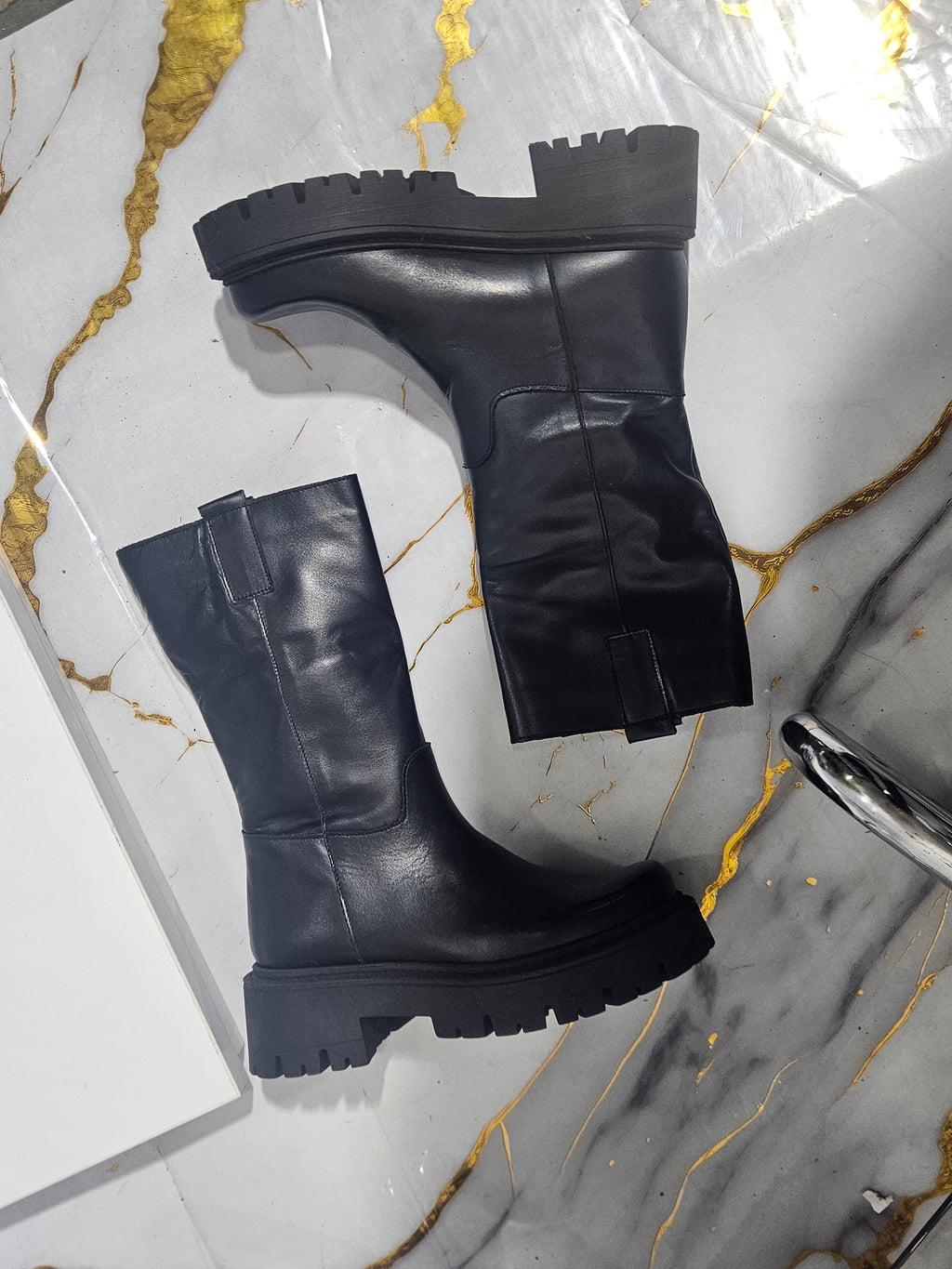 Stivale Alto in Pelle - Nero