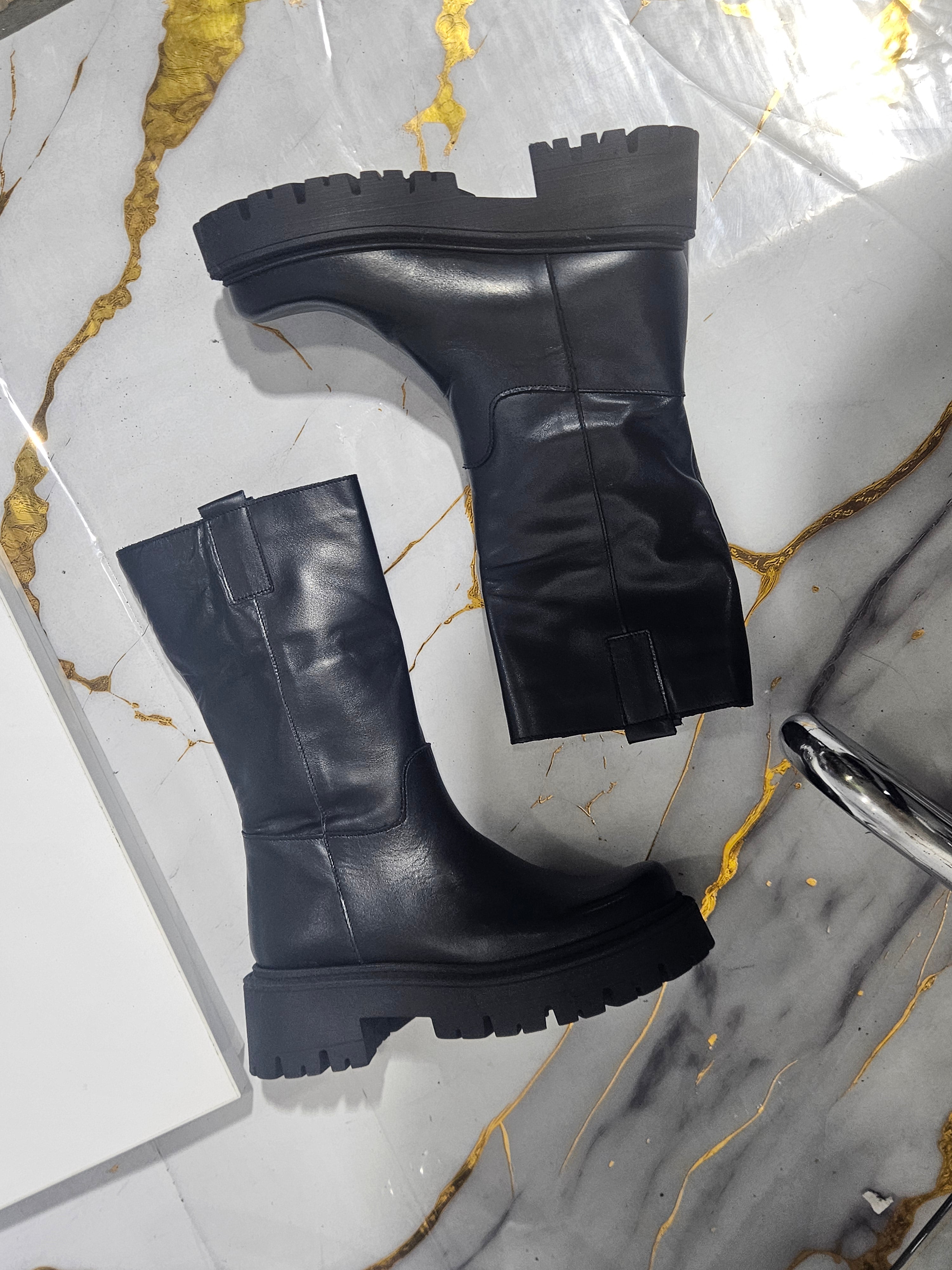 Stivale Alto in Pelle - Nero