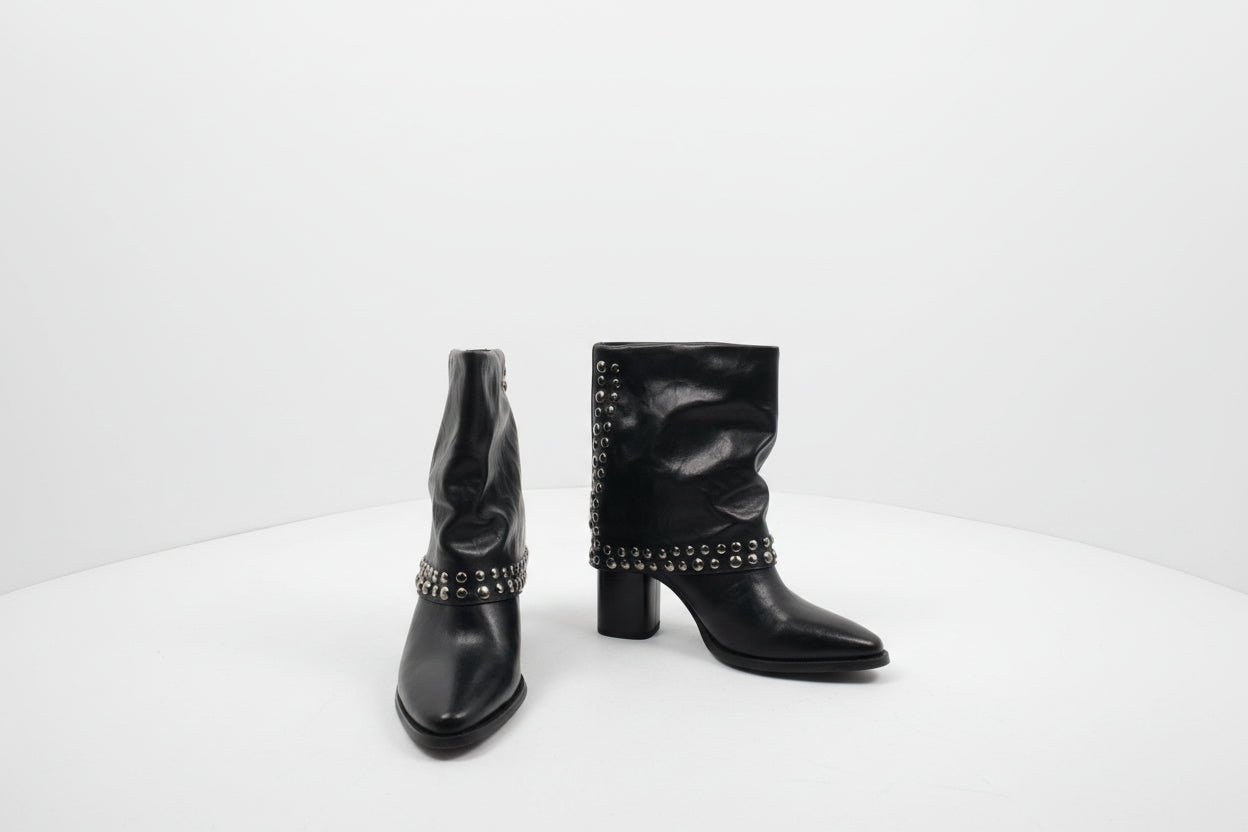Stivaletti Neri in Pelle con Borchie e Tacco Medio