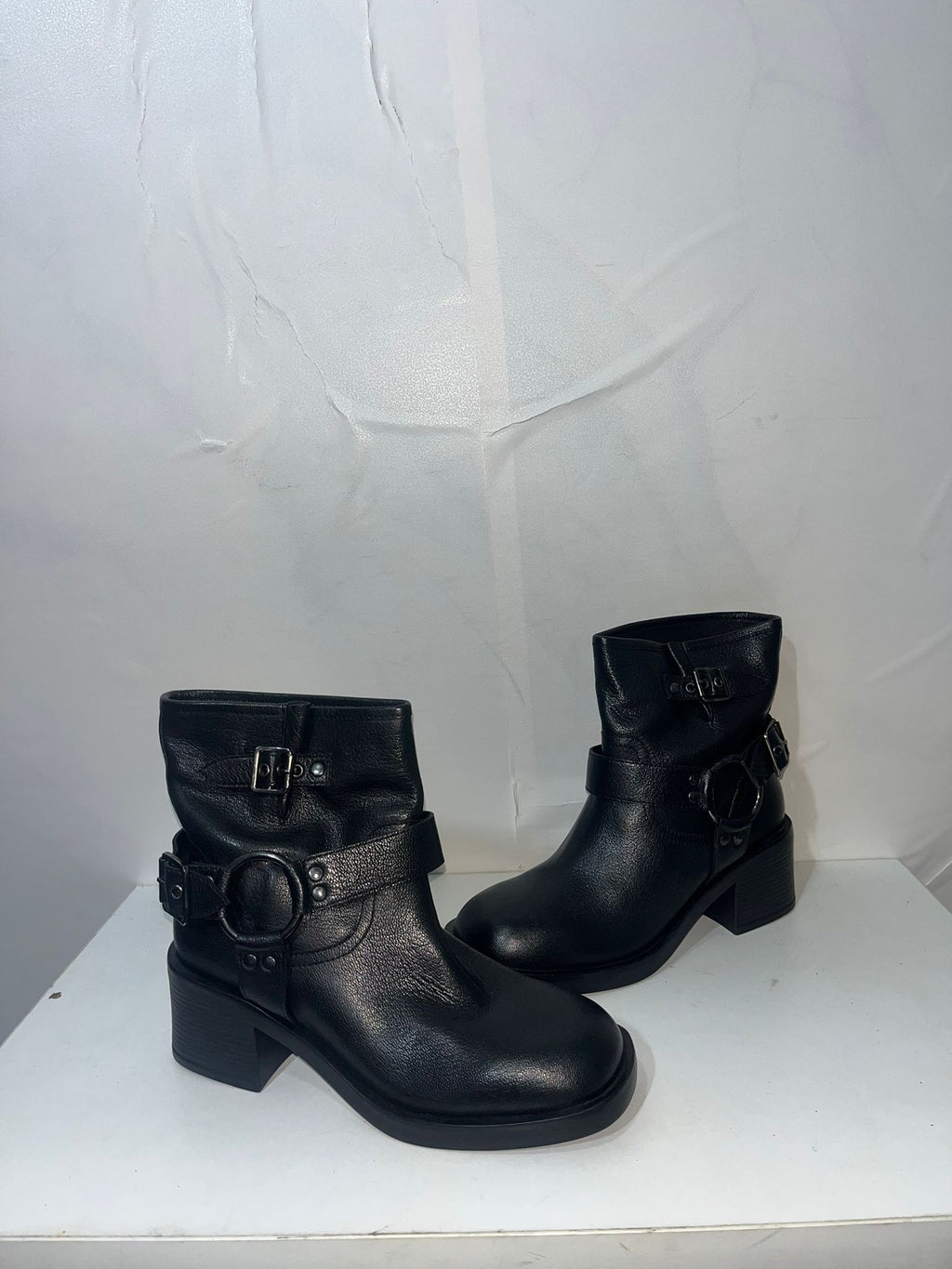 Stivaletti Biker Neri in Pelle con Fibbie e Tacco Medio