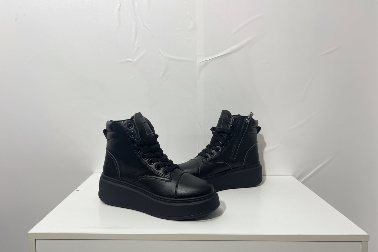 Stivaletti Platform Neri in Pelle con Catena - Campione Taglia 37