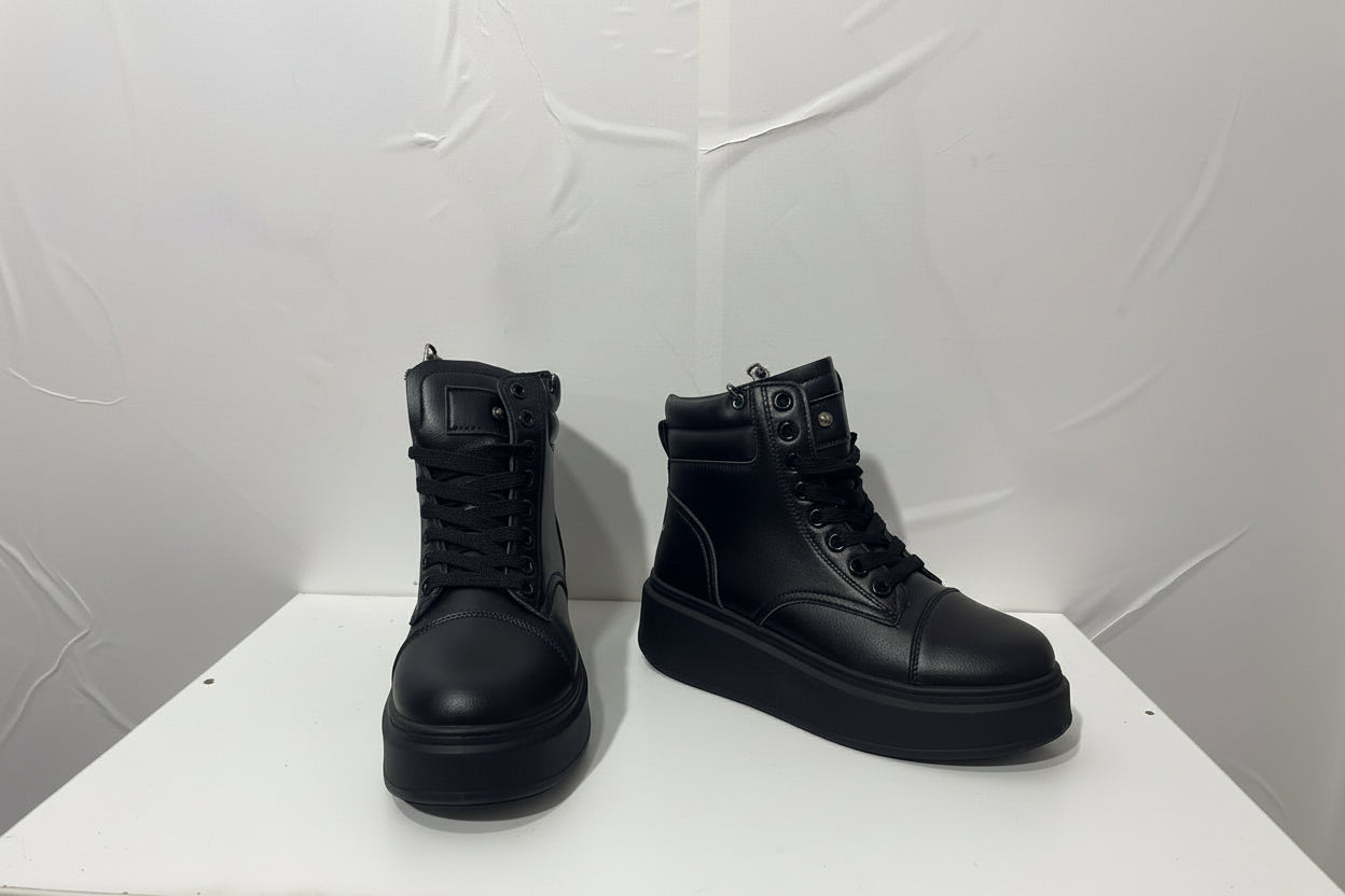 Stivaletti Platform Neri in Pelle con Catena - Campione Taglia 37