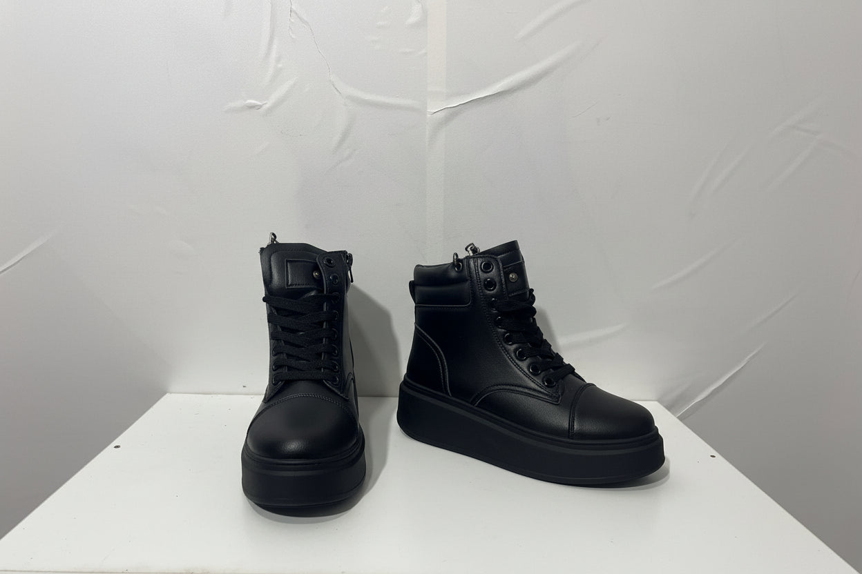 Stivaletti Platform Neri in Pelle con Catena - Campione Taglia 37