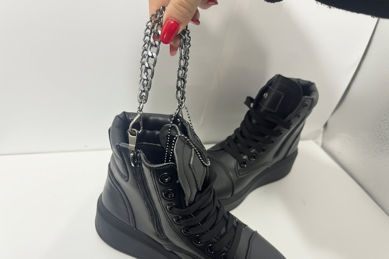 Stivaletti Platform Neri in Pelle con Catena - Campione Taglia 37