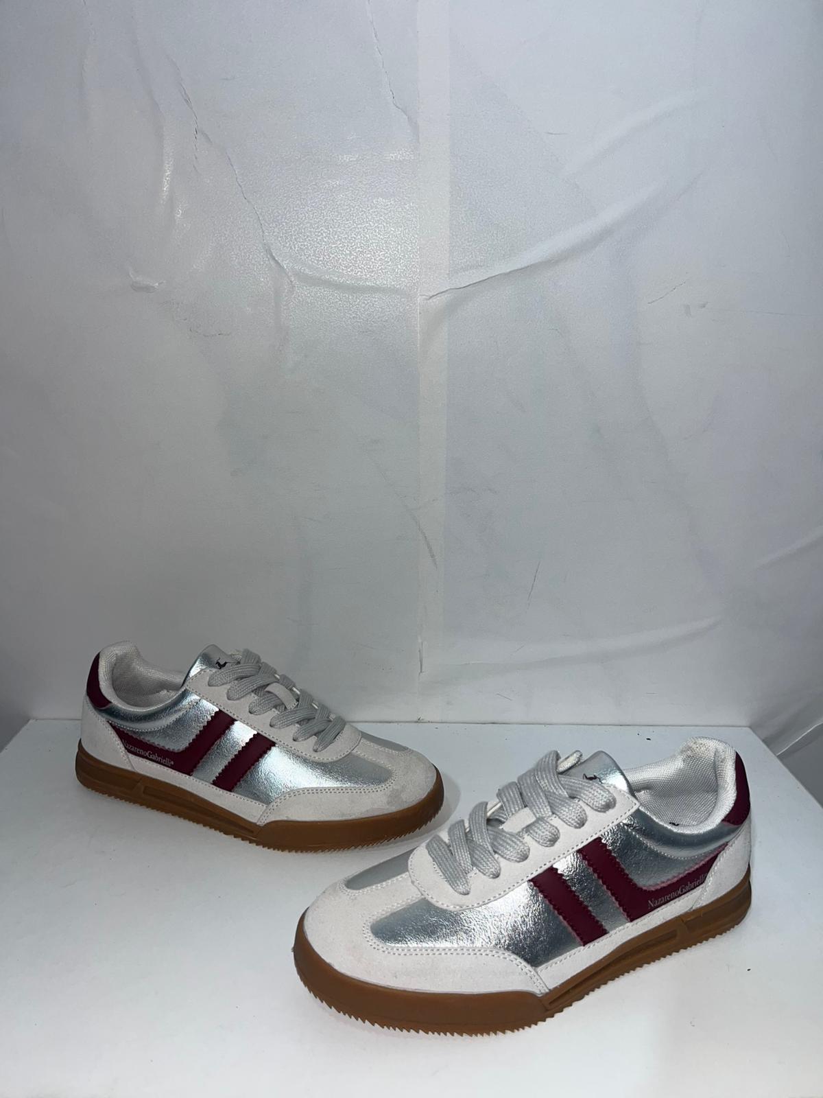 Sneakers Sportive Bianche con Dettagli Colorati - Campione Taglia 37