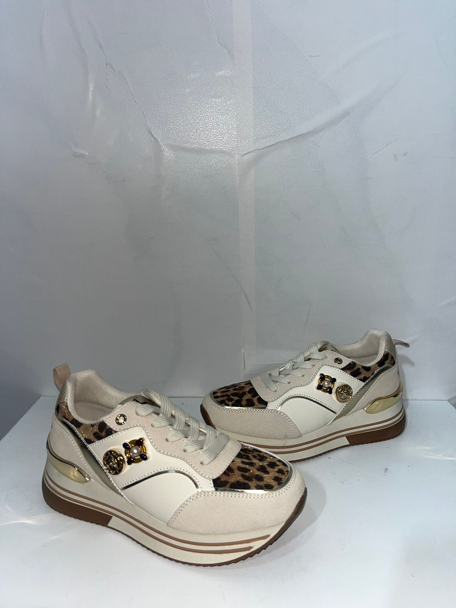 Sneakers Donna Bianche con Dettagli Leopardati - Scarpe Platform Animalier con Borchie